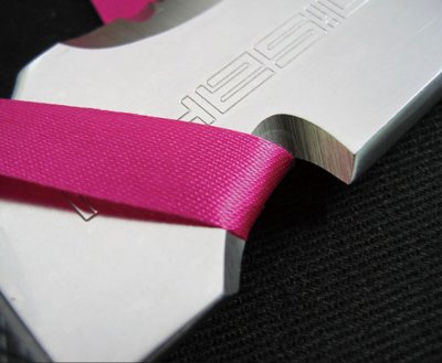 Zoom bild av jakt, carving, peeling, camping, vandring KNIV